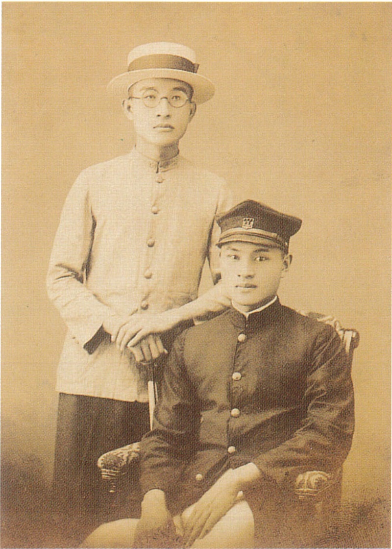 朱昭陽先生最親密的朋友曾人模先生（左），曾經協助他偷渡留學日本